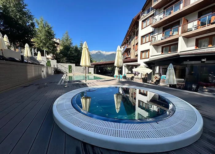 St Ivan Rilski & Pool Getaway 班斯科